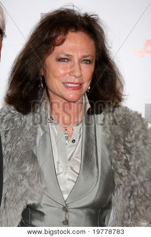 LOS ANGELES - február 7-én: Jackie Bissett érkezik a gála 2011 AARP 
