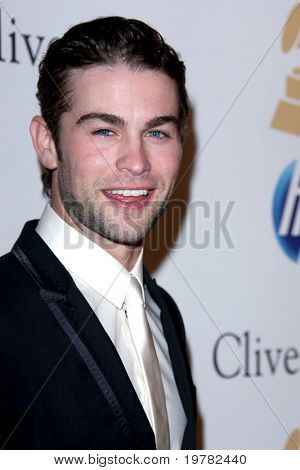 LOS ANGELES - FEB 12: Chace Crawford ankommer til 2011 Pre-GRAMMY Gala og Salute til industrien Ico