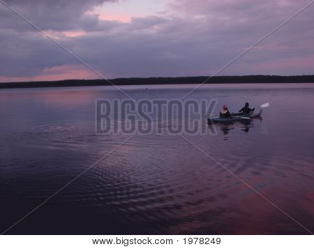 Kayak sullo sfondo tramonto
