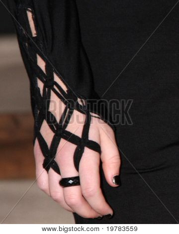LOS ANGELES - 14 février: Rachel Fox arrive à la première de Rango au Village théâtre le 14 février, 2