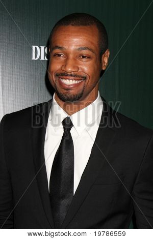 LOS ANGELES - FEB 22: Esajas Mustafa ankommer på 13 årlige kostume designere Guild Awards på B