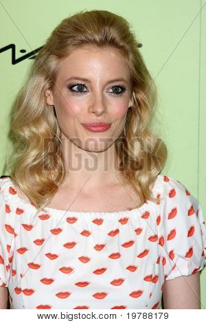 LOS ANGELES - FEB 25: Gillian Jacobs přijíždí na 4 roční ženy ve filmu Pre-Oscar koktejl Par