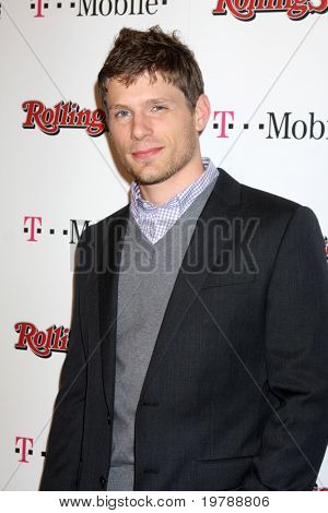 LOS ANGELES - FEB 26: Matt Lauria dorazí na Rolling Stone Pre-Oscar Bash 2011 v hotelu W na Fe