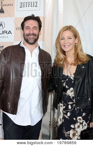 SANTA MONICA, CA - 26 fév: Jon Hamm ; Jennifer Westfeldt arrive aux Film Independent Spirit 2011