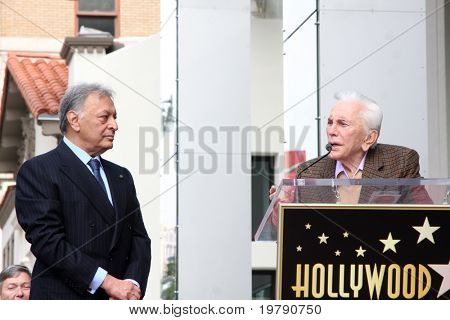 LOS ANGELES - 1. marts: Maestro Zubin Mehta & Kirk Douglas deltage i Hollywood Walk af Fame Star C