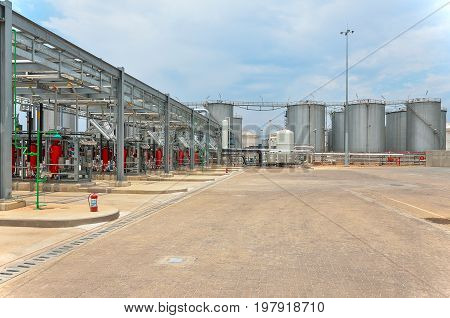 Bottom loading tank trucks terminal with tank farms