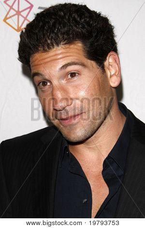 LOS ANGELES - 4 marca: Jon Bernthal przybywa w The Walking Dead PaleyFest2011 zdarzenie w Saban