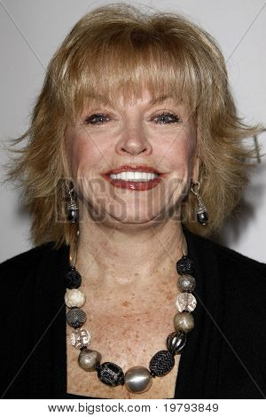 LOS ANGELES - 4 มีนาคม: Pat Mitchell มาถึงที่เดินตาย PaleyFest2011 เหตุการณ์ที่ซาบาน