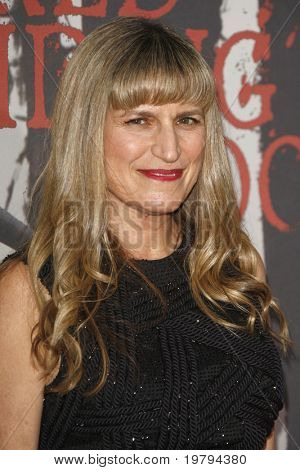 LOS ANGELES - MAR 7: Catherine Hardwicke arriva alla Premiere di 