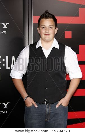 LOS ANGELES - 8 de MAR: Noah Munck al llegar a la 