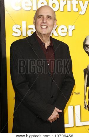 LOS ANGELES - MAR 14: Jeffrey Tambor arrivando a 