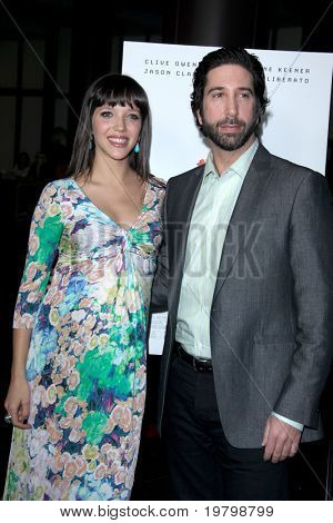 LOS ANGELES - MAALIS 21: Zoe Buckman; David Schwimmer saapuu johtajien Gui 