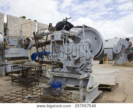 Cerro Goldo, Bayamon/puerto Rico - February 26, 2019: No Longer Used E.w. Bliss Company Machine. Com