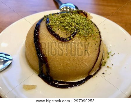 Semolina Dessert With Ice Cream / Irmik Helvasi / Halva.