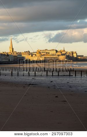 The Morning Light On The Plage Du Sillon And Walled City. Saint Malo , France, Ille Et Vilaine, Emer