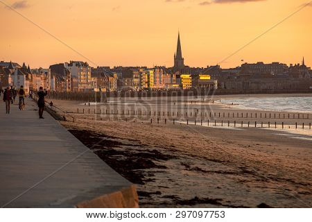Saint-malo, France - September 13, 2018:the Evening Light On The Plage Du Sillon And Walled City. Sa