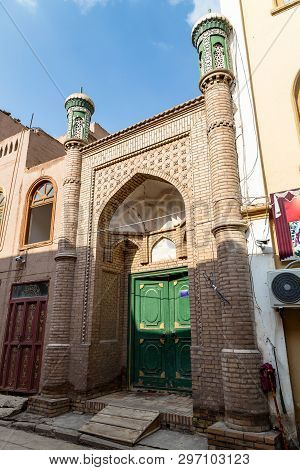 Kashgar, Xinjinag, China: Arabic Style Decorated Doorway In The Streets Of Kashgar Ancient Town.