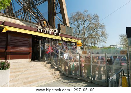 Paris, France - March 31, 2019: Tourists Are Waiting In Line For An Elevator Lift To The Eiffel Towe