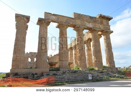 Selinunte, Sicily. Temple Of Hera, Ancient Greek Ruins In Italy, Doric Architecture