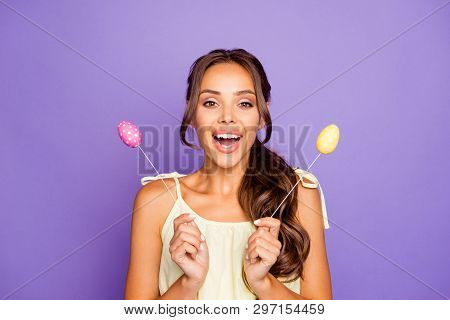 Close-up Photo Portrait Of Pretty A,azed Astonished Carefree Careless Charming She Her Lady Holding 