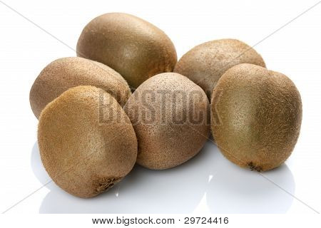 Kiwis isolado no fundo branco