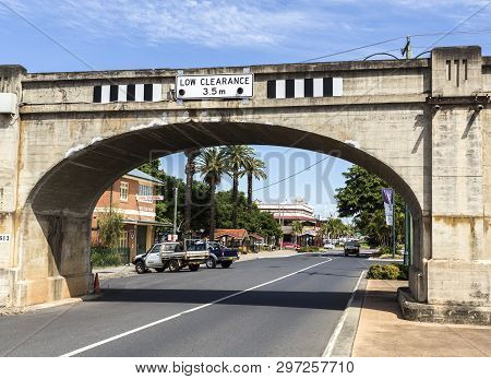 Grafton, Australia - April 9, 2019: Detail Of The Superb 3-centered Arch Of The Railway Viaduct Cros