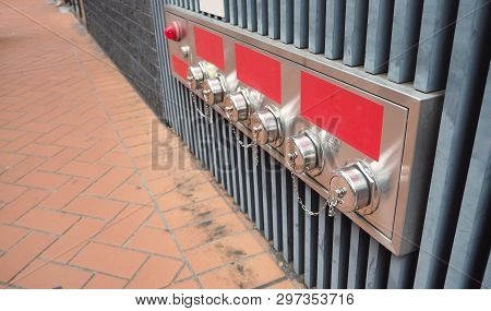 Fire Hydrant Cap And Plug With Chain For Fire Rescue In Japan.
