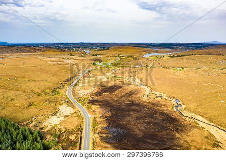 Aerial View Of The Road To Dungloe Next To Loch Mhin Leic Na Leabhar - Meenlecknalore Lough - County