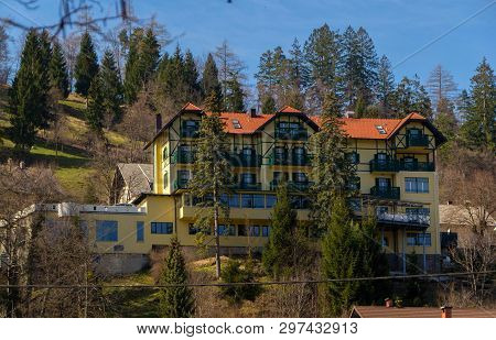 Hotel In Mountain