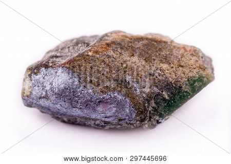 Emerald Macro Nestled In Bedrock Colde Up