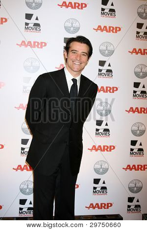 LOS ANGELES - FEB 6: Goran Visnjic dorazí na AARP na 11 roční filmy pro Gownups ocenění na B