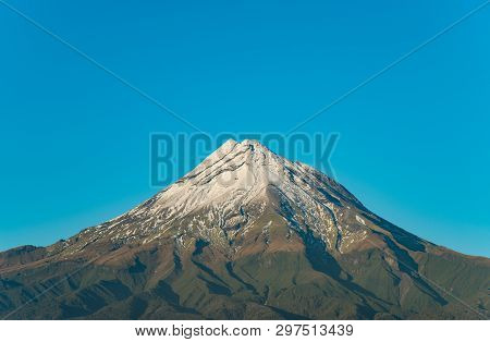 The Scenery View Of Mt.taranaki (mount Egmont) In Winter Season Of North Island, New Zealand.