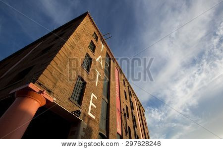 The Tate Liverpool Art Gallery In The Albert Dock Area In Liverpool, Merseyside, Uk - 11th June 2014