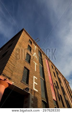 The Tate Liverpool Art Gallery In The Albert Dock Area In Liverpool, Merseyside, Uk - 11th June 2014