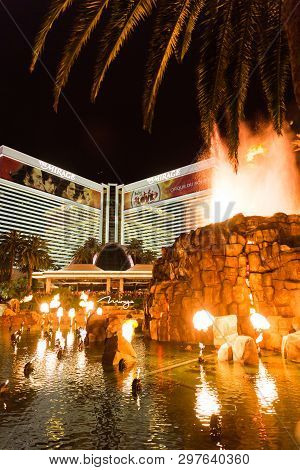 Las Vegas, Usa - May 28, 2015: Mirage Hotel And Casino Resort At Night With Volcano Show