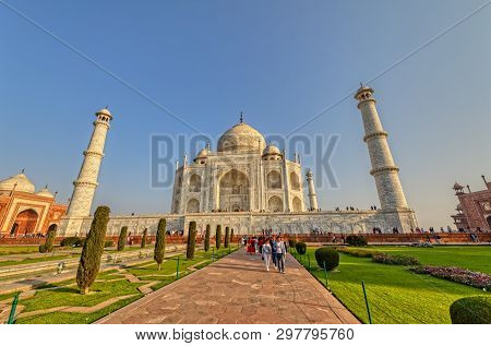 Agra, India - March 5 2018: Wide Lens Shot Of The Famous The Taj Mahal, With Tourists Sighteseeing, 