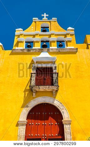 Iglesia Del Dulce Nombre De Jesus In San Francisco De Campeche, Mexico