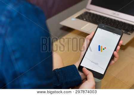 San Francisco, Us - 22 April 2019: Close Up To Female Hands Holding Smartphone Using Wear Os By Goog