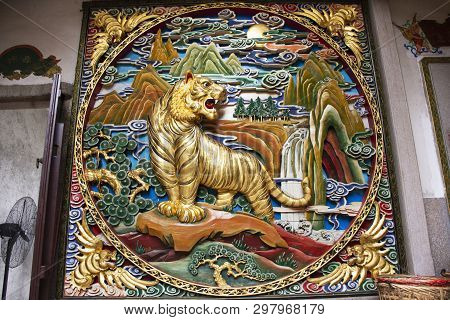 Interior Design And Decoration For People Visit Guandi Shrine And Jinping Temple Of The Queen Of Hea