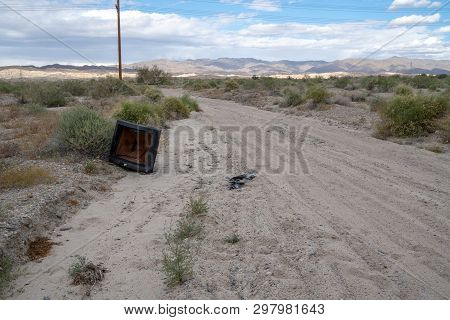 Abandoned Tv Left To Rot In The Middle Of The California Desert, Taken Near The Salton Sea