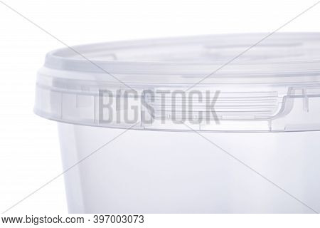 3000 Ml Transparent Oval Plastic Bucket With Transparent Lid, Plastic Containers On White Background