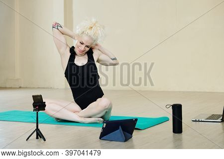 Happy Pretty Young Fit Dancer Doing Stretch Exercise And Explaining Every Detail To Students During 