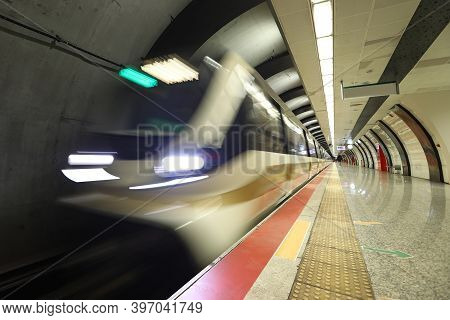 Motin Blured Metro Moving In A Station
