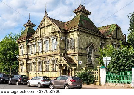 Russia, Kostroma, July 2020. Wooden House In The Russian Style In The City Center.
