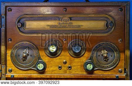 Moscow,russian Federation - September 23,2017:front Panel Of A Tube Radio Rca Radiola 26 Usa 1925