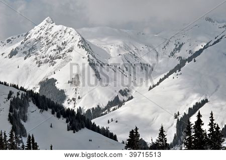 Skifahren In den österreichischen Alpen