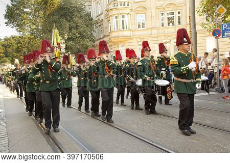 Stuttgart, Germany, 25 September 2016.  Volksfest In Stuttgart. The March Through The City Center.