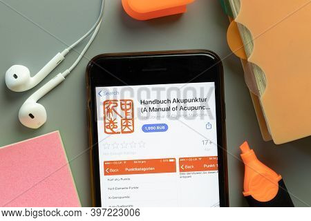 New York, Usa - 1 December 2020: Handbuch Akupunktur Mobile App Icon On Phone Screen Top View, Illus