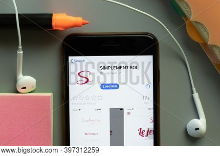 New York, Usa - 1 December 2020: Simplement Soi Mobile App Icon On Phone Screen Top View, Illustrati