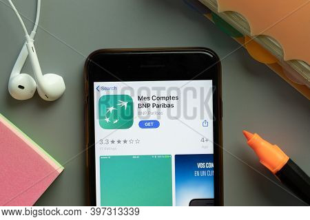 New York, Usa - 1 December 2020: Mes Comptes Bnp Paribas Mobile App Icon On Phone Screen Top View, I